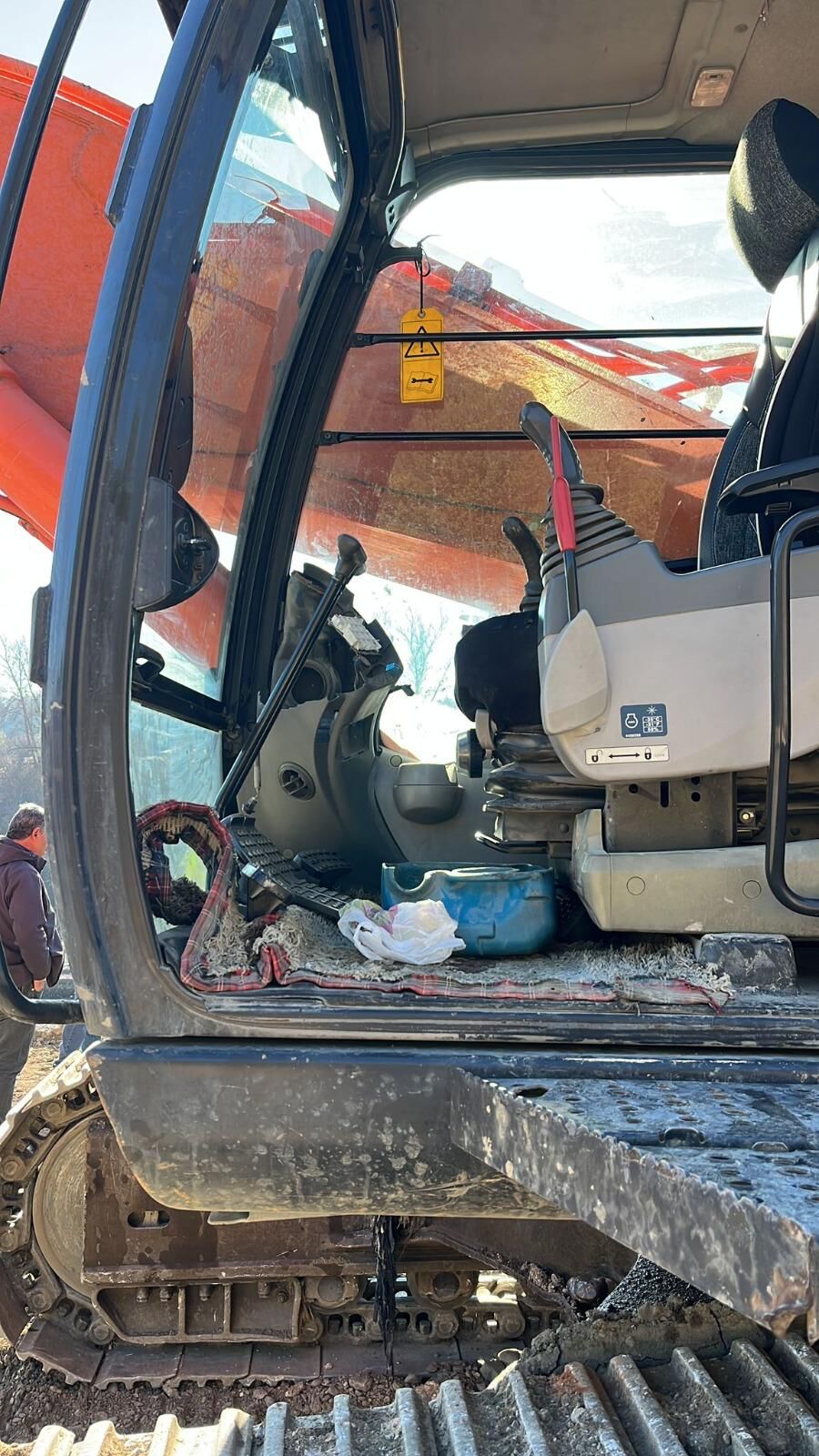 İş Maki̇nesi̇nden Hirsizlik Olayinin Şüpheli̇leri̇ Yakalandi (3)