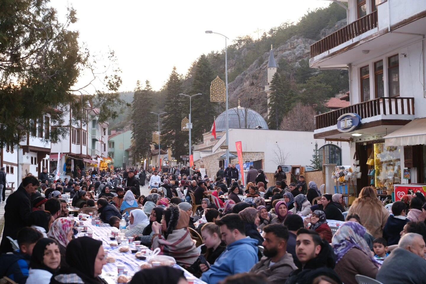Kadir Gecesi Iftarı Şeyh Şaban I Veli Caddesi’ndeydi (3)