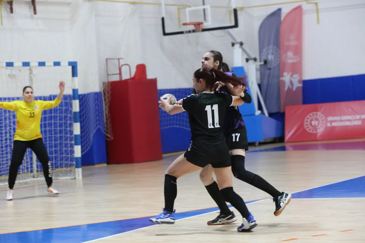 Kastamonu’da Hentbol Maçı Nefes Kesti! (1)