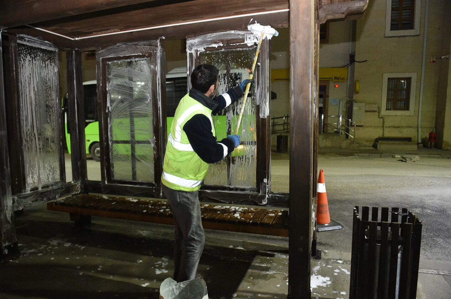 Kastamonu’da Otobüs Duraklar Pırıl Pırıl Oluyor (1)