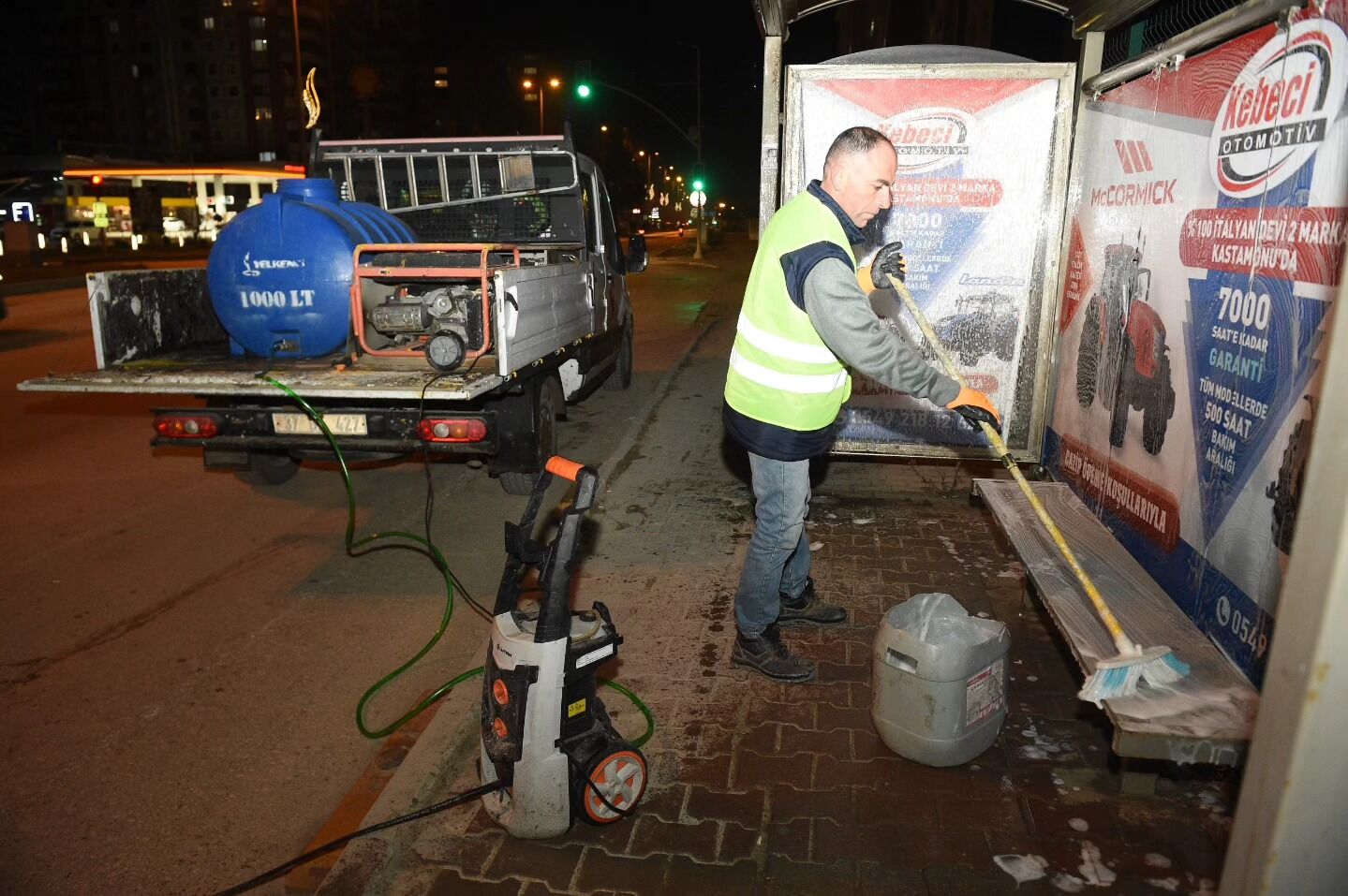 Kastamonu’da Otobüs Duraklar Pırıl Pırıl Oluyor (2)