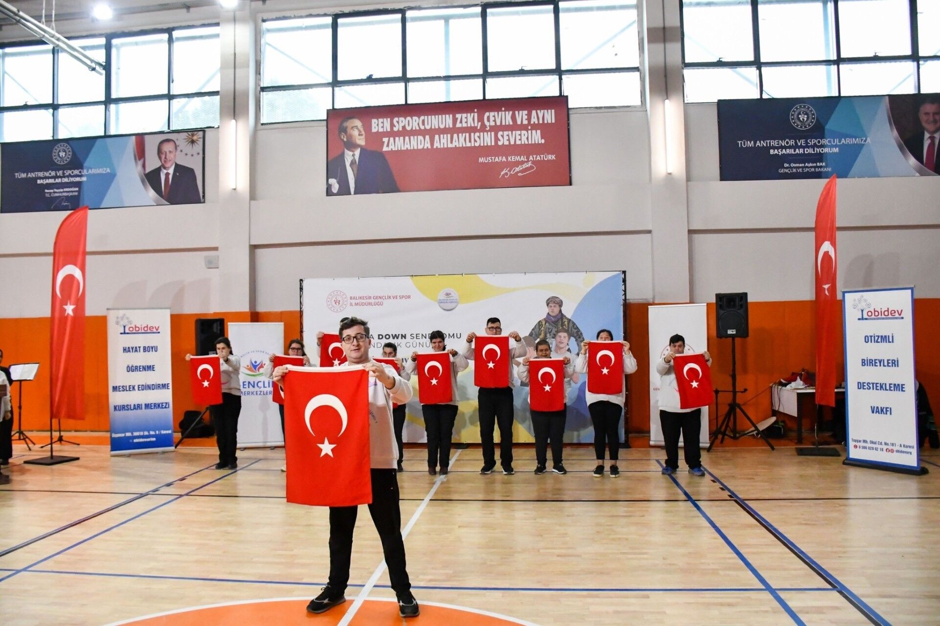 Kastamonulu Özel Bireyler Sahnede Yeteneklerini Sergiledi (2)