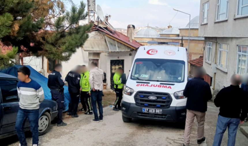 Kefeli'de Otomobil Devrildi 2'Si Çocuk 3 Kişi Yaralandı (1)-1