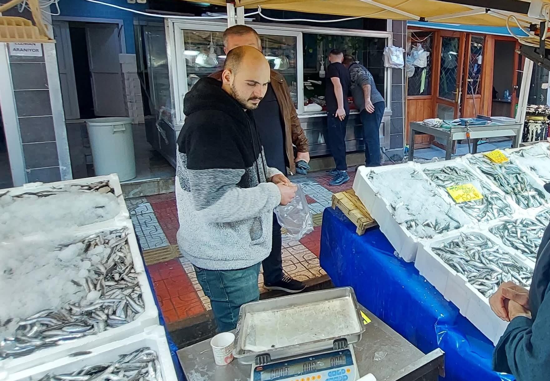 Salı Pazarı’nda Son Taze Balık Günleri Başladı (1)