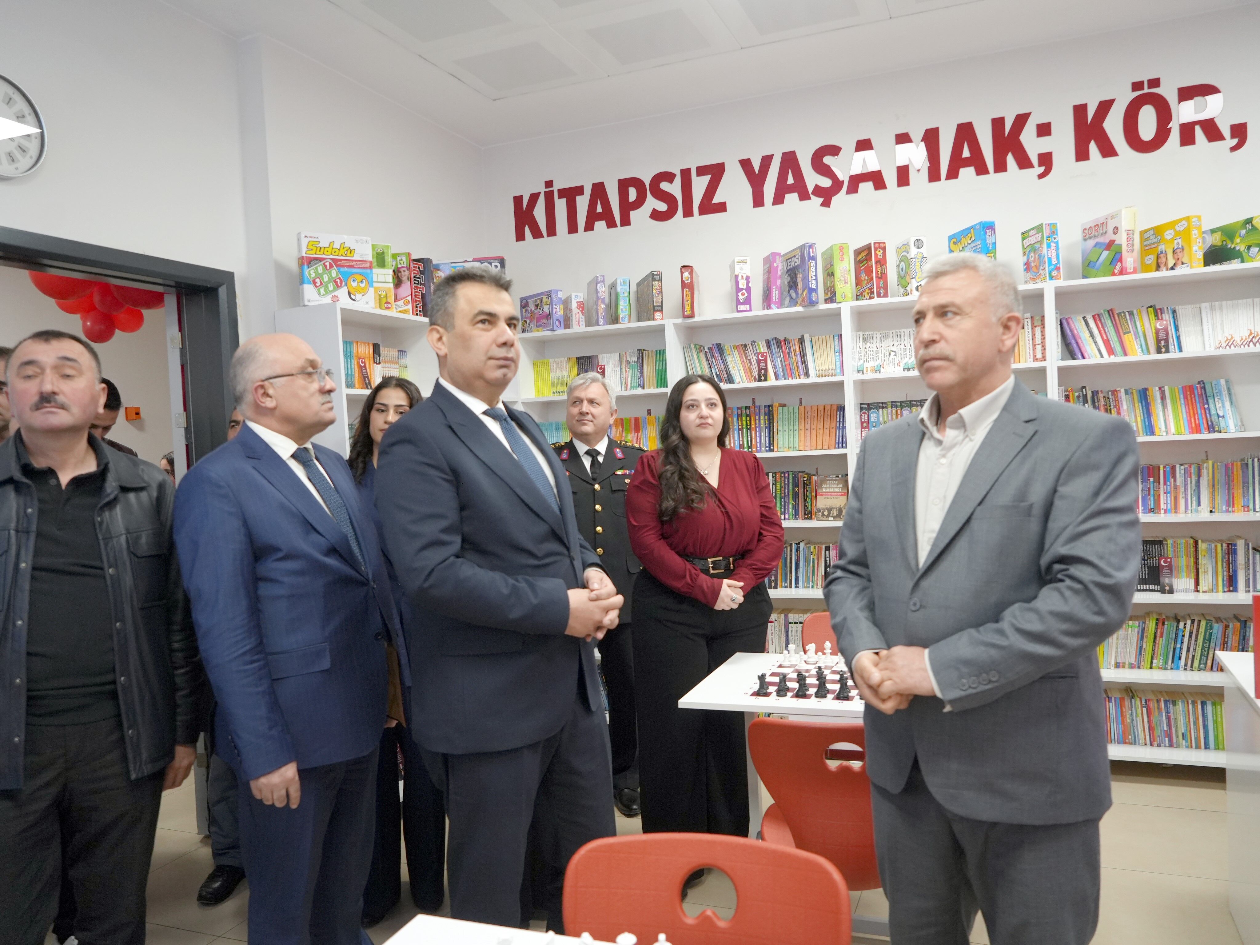 Şehidin Adı Köy Okulundaki Kütüphaneye Verildi, Ailesi Gözyaşlarını Tutamadı (3)