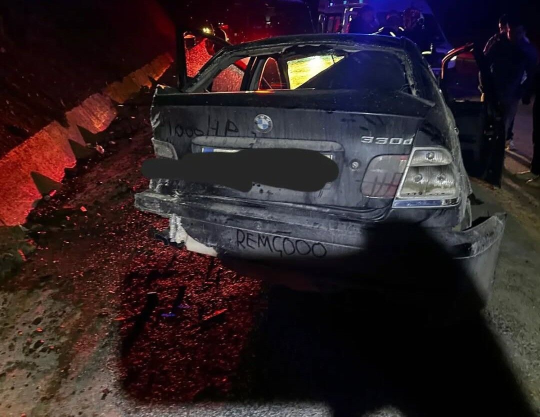 Takla Atan Araçtaki 4 Kişi Yaralandı (3)