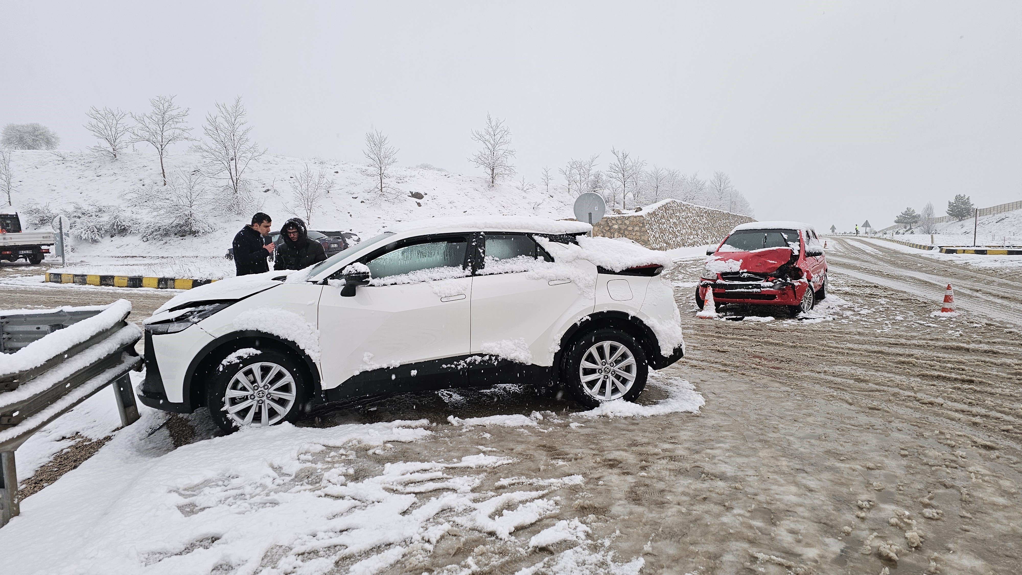 10 Aracın Karıştığı Kazada 6 Kişi Yaralandı (2)