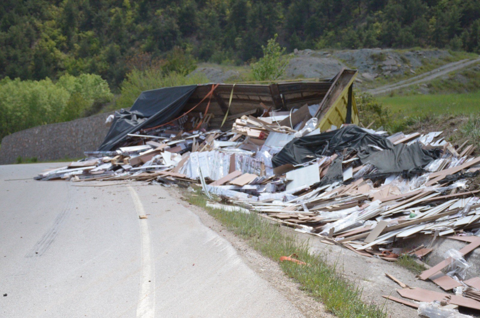 Amasyada Devrilen Kastamonu Plakalı Tırın Sürücüsü Oldu (3)