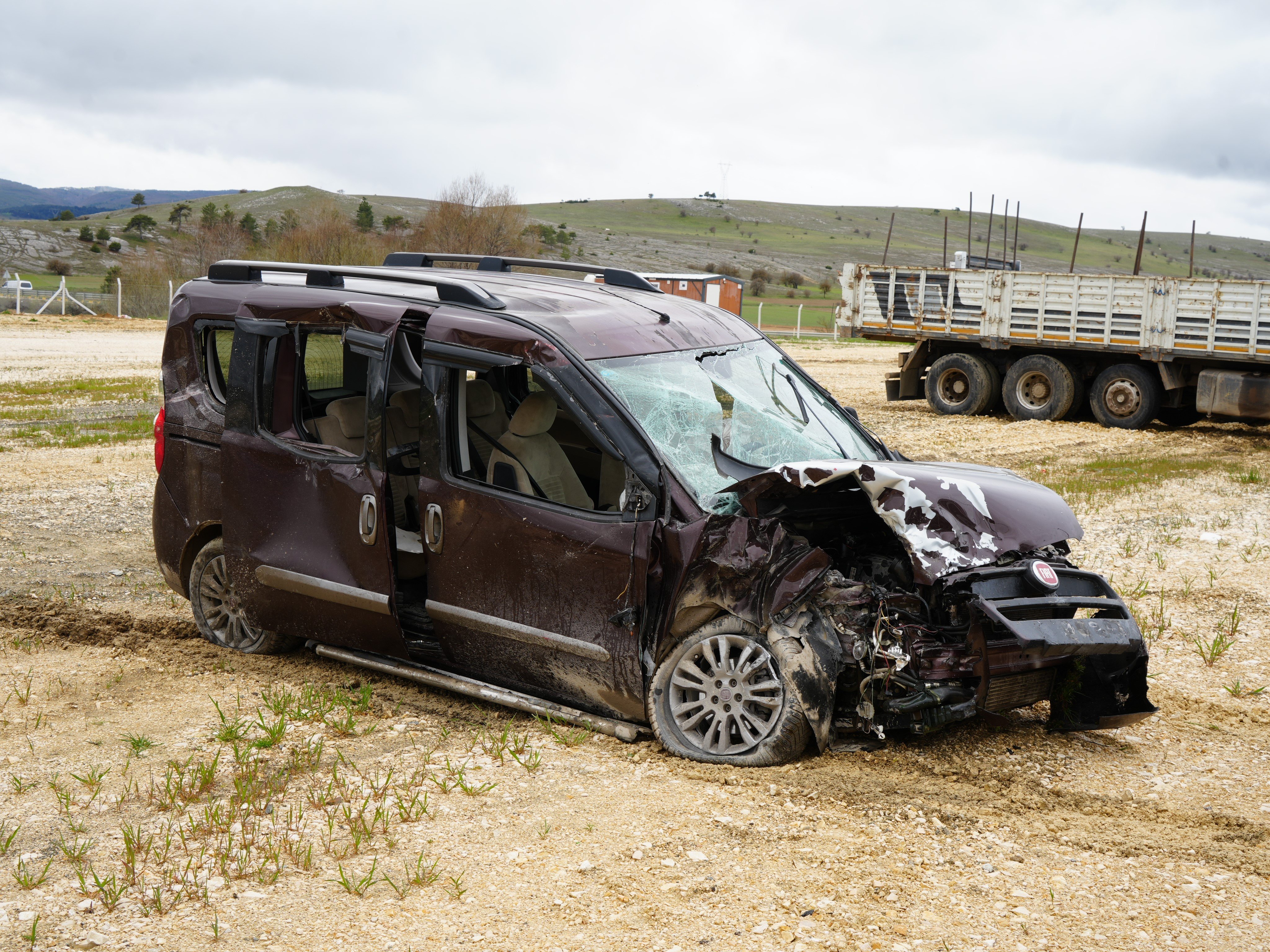 Hafif Ticari Araç Ile Çarpışan Traktör Ikiye Bölündü 2’Si Ağır 5 Yaralı (2)