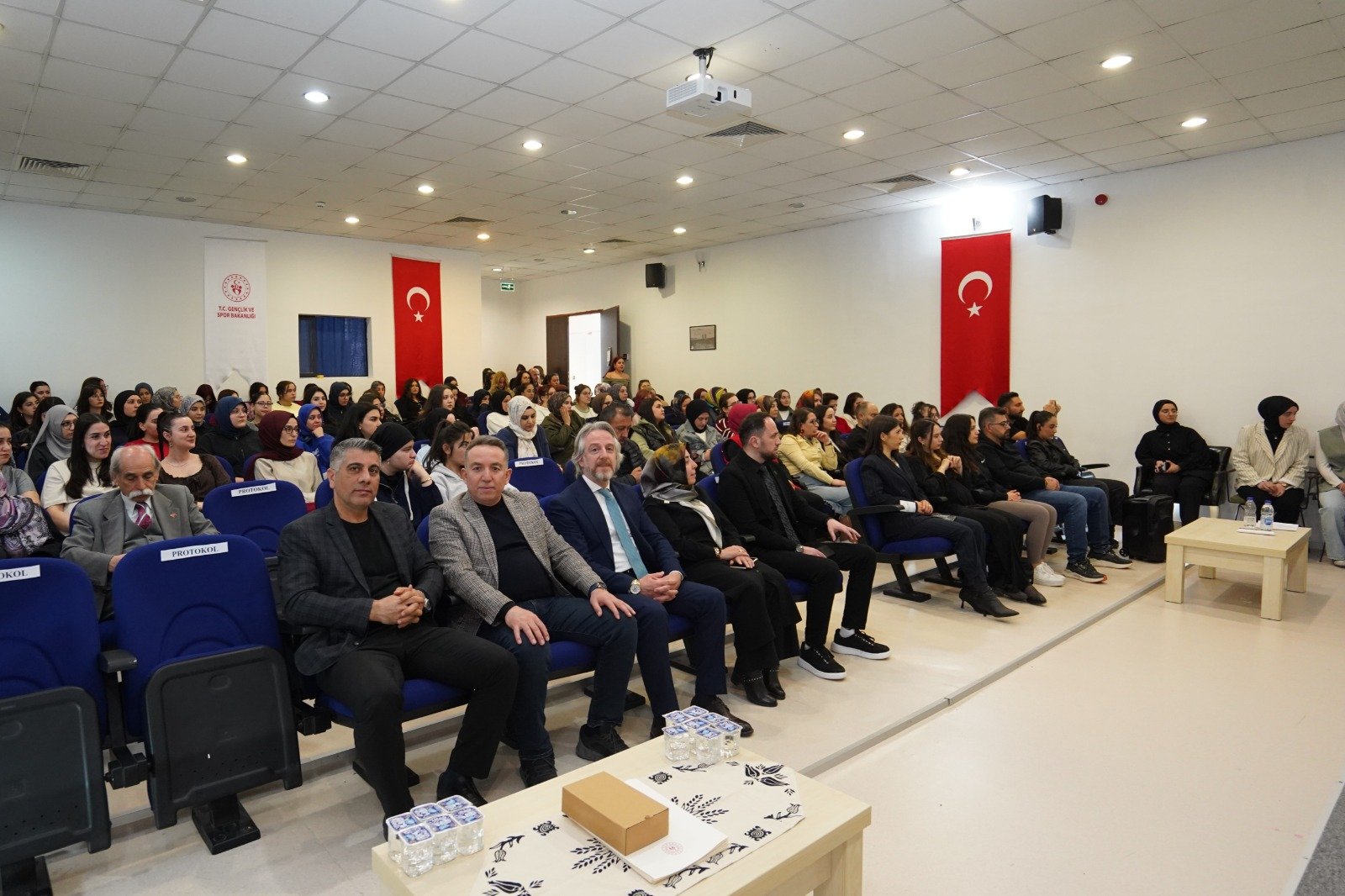 “İşlenmemiş Suçlar” Tiyatro Oyunu Izleyiciyle Buluştu (1)-1