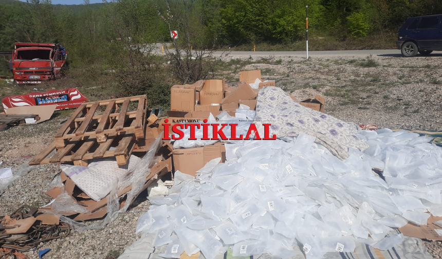 Kamyonet Takla Attı Yüzlerce Serum Etrafa Saçıldı (2)