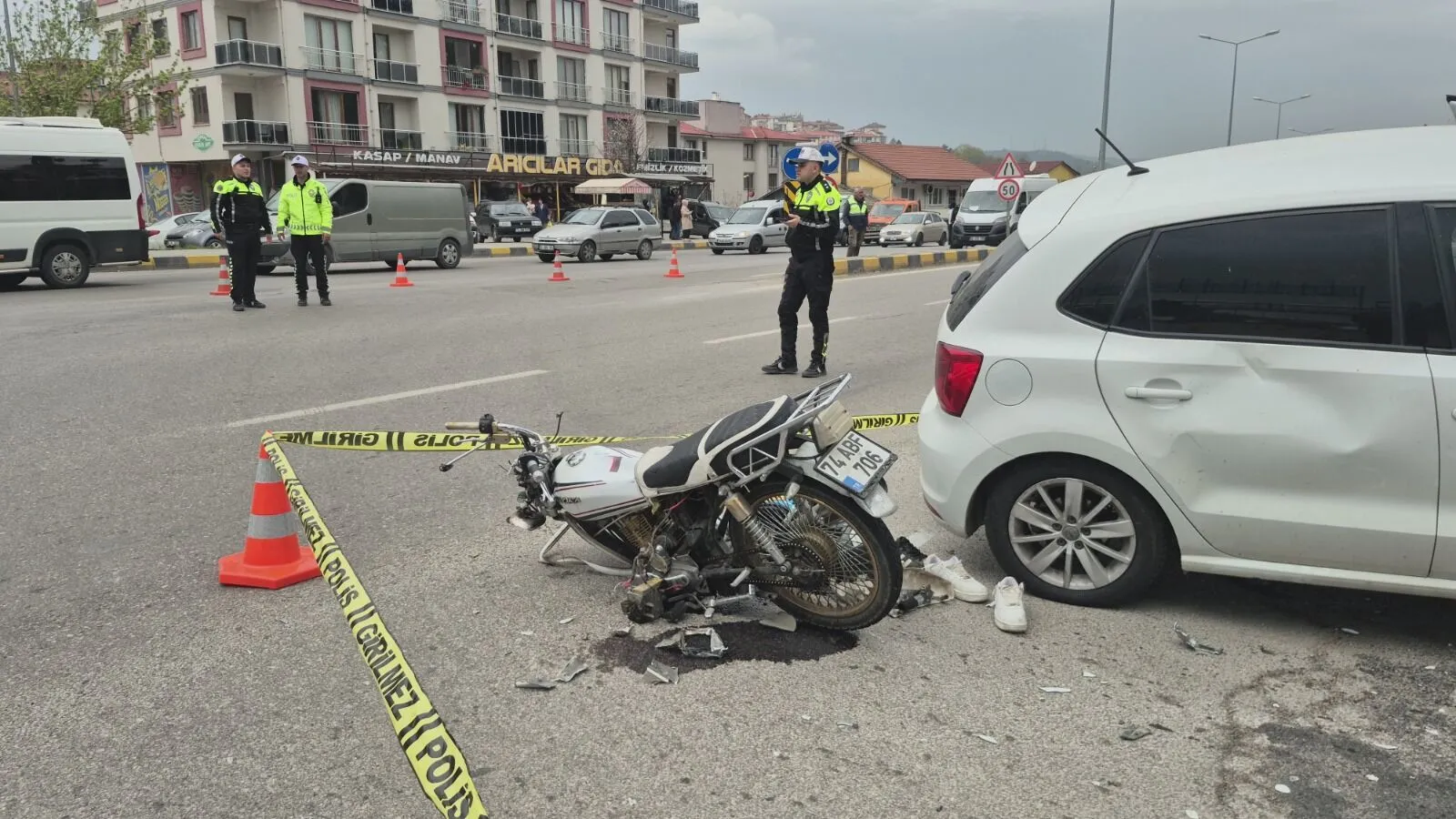 Kastamonu Plakalı Otomobil Kazaya Karıştı 3 Ağır Yaralı (2)