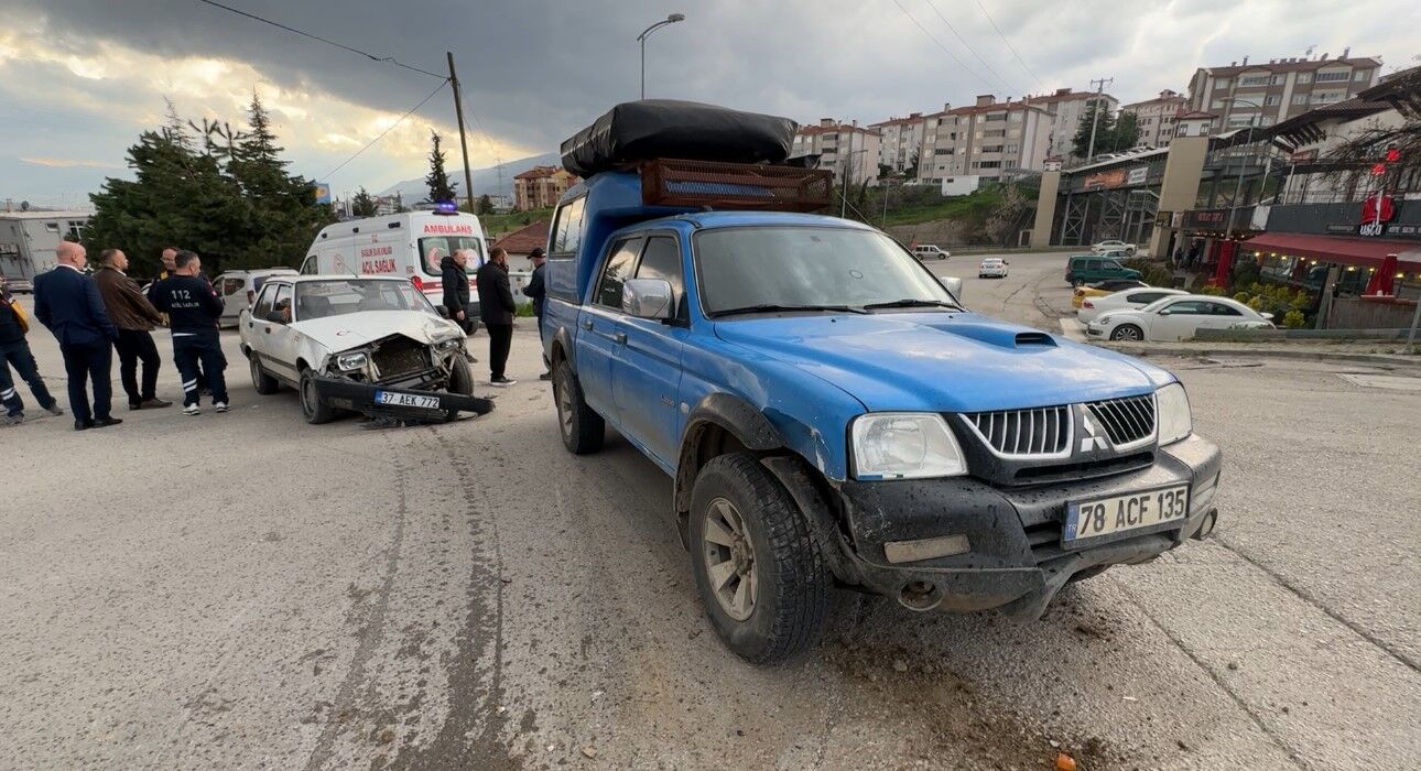 Kastamonu Plakalı Otomobil Safranbolu’da Kaza Yaptı 1 Yaralı (2)