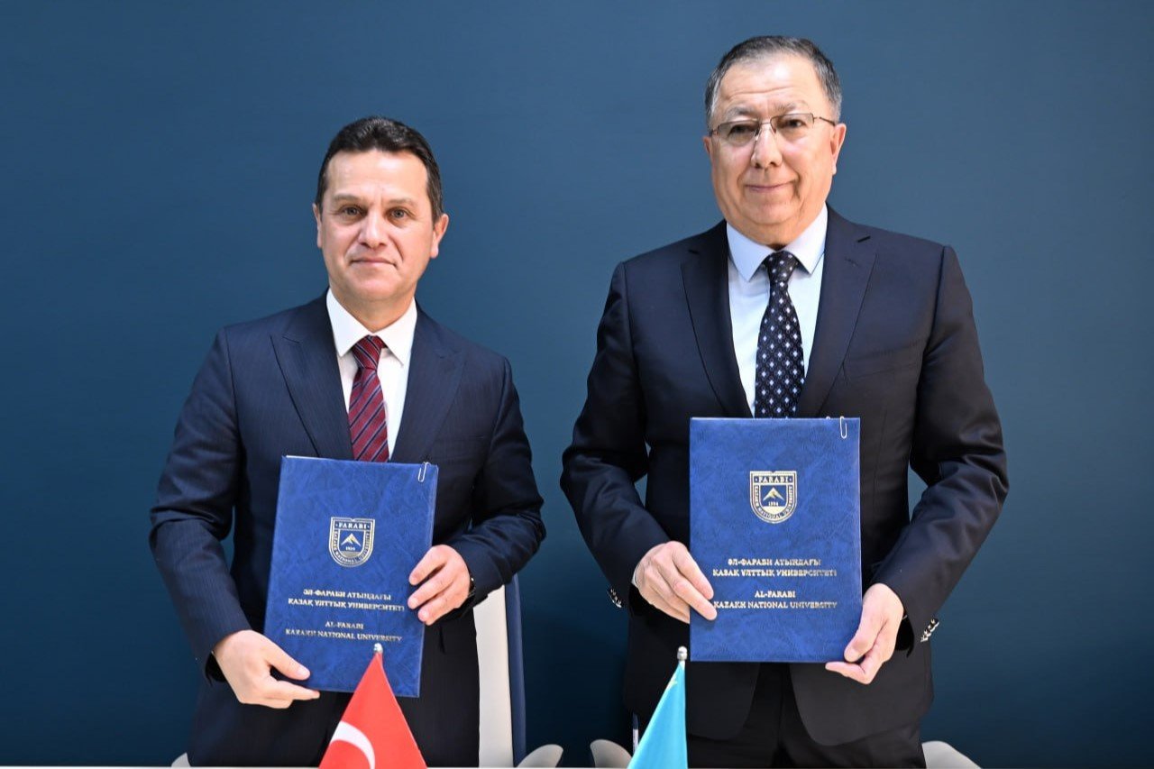 Kastamonu Universitesi Kazakistan Ile El Sıkıstı