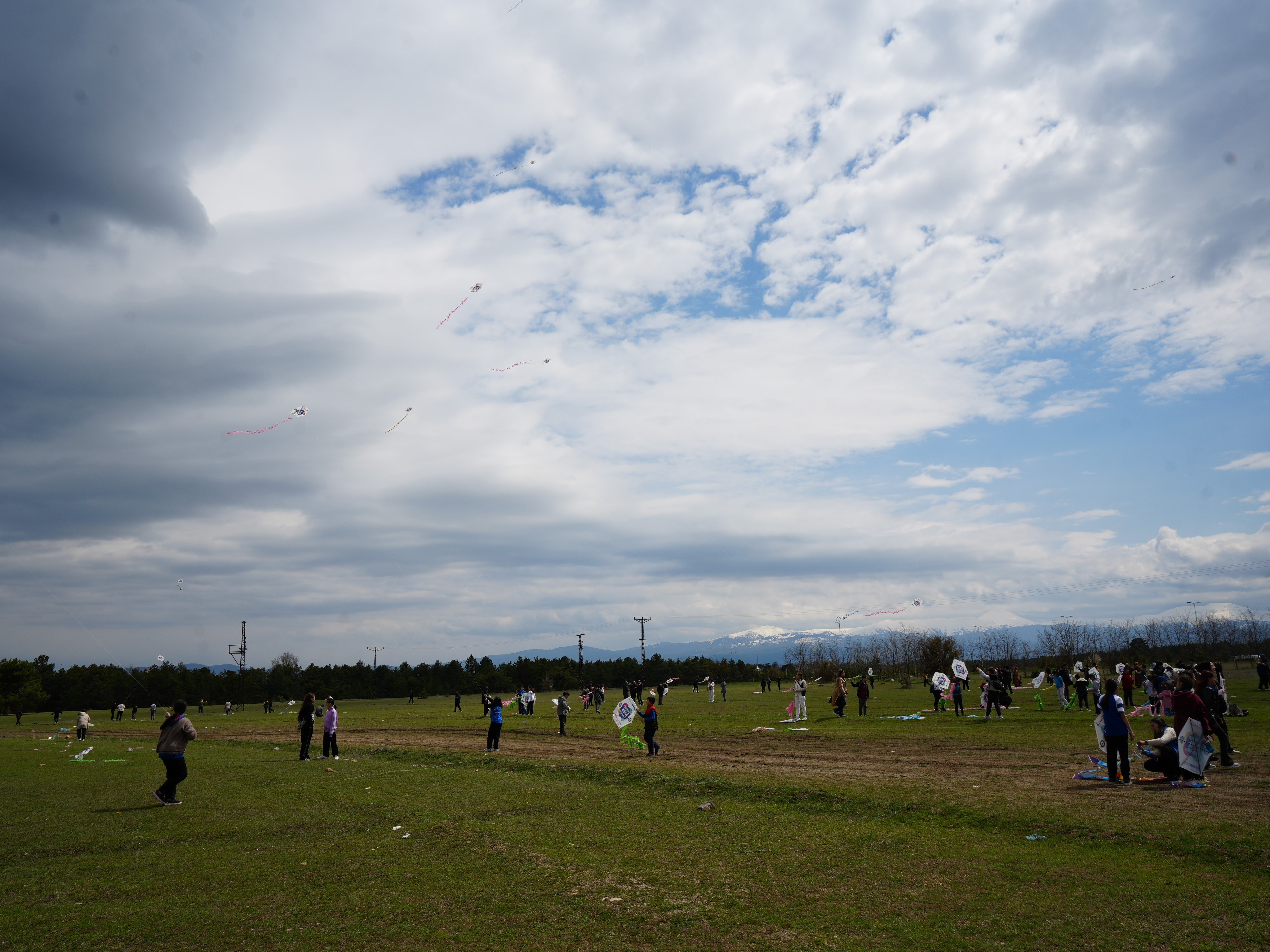Kastamonu’da 23 Nisan Çocukları, Uçurtma Uçurarak Gönüllerince Eğlendi (2)