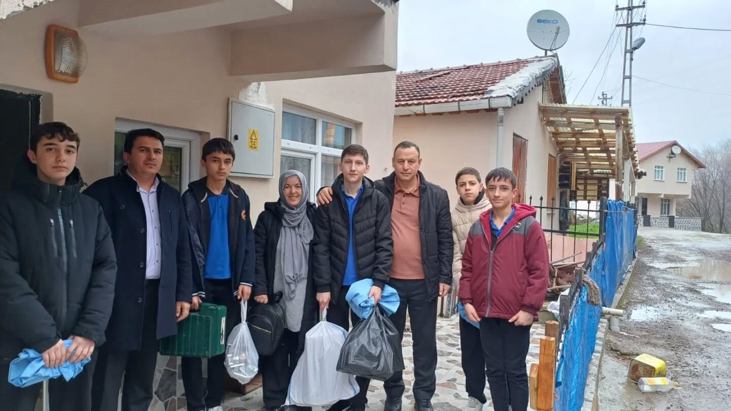 Kastamonu’da Öğrenciler Sınıftan Çıktı, Mahalle Mahalle Dolaştı! (1)