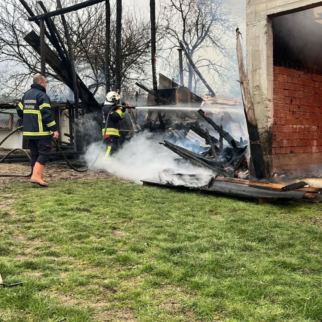 Kastamonu’da Samanlık Ve Kurulukta Yangın Çıktı (2)