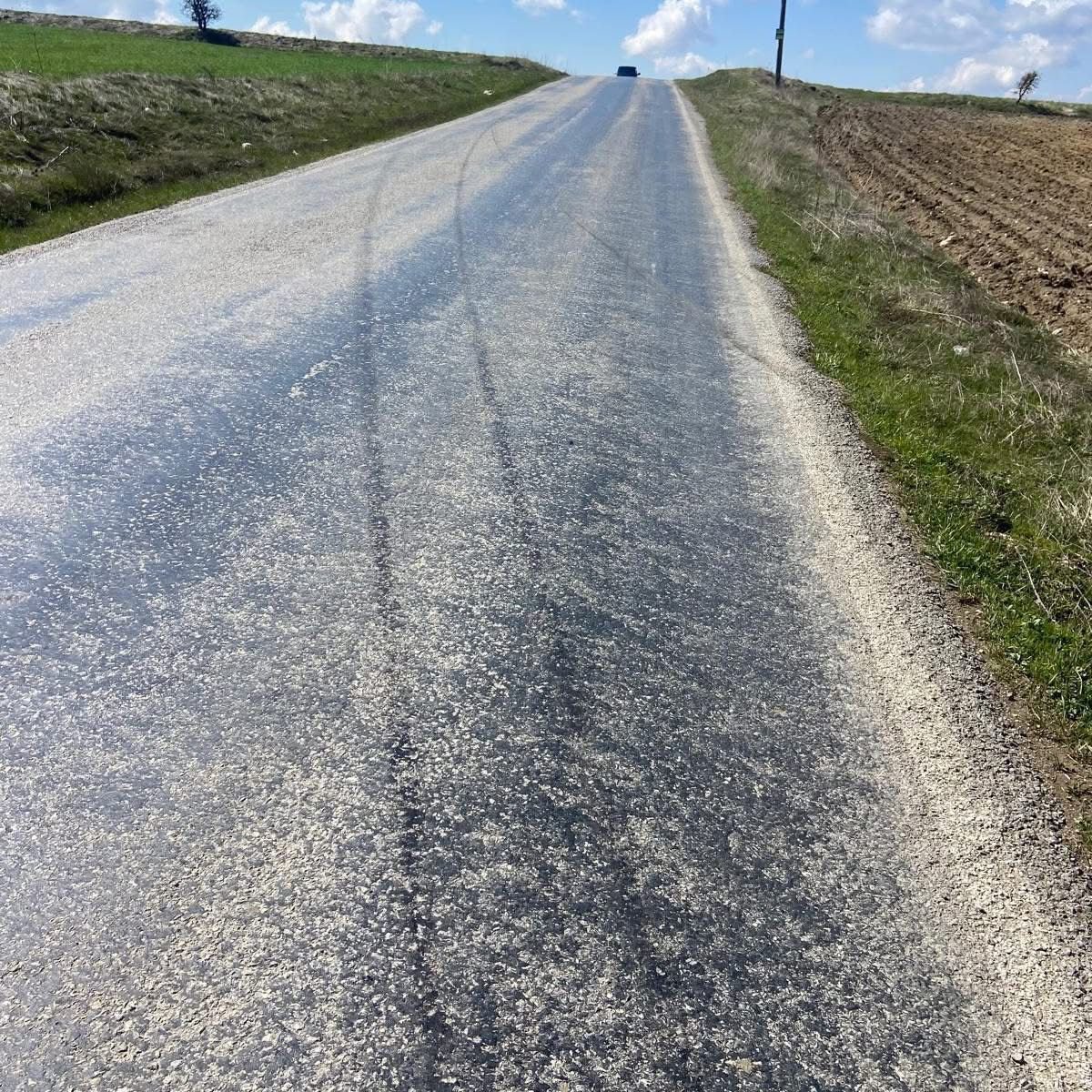 Kastamonu'da Yoldan Çıkan Otomobil Tarlaya Uçtu (2)