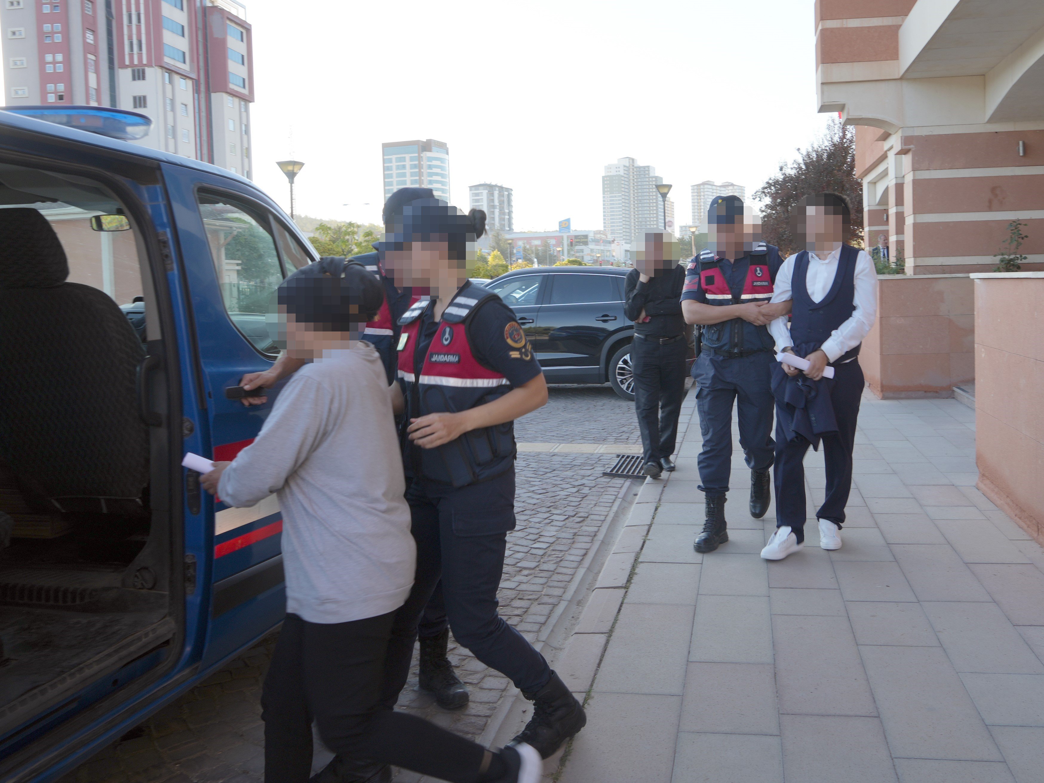 Kastamonu’ya Uyuşturucu Sevkiyatı Yapan Kadın Çocuğumla Tehdit Ettiler (1)