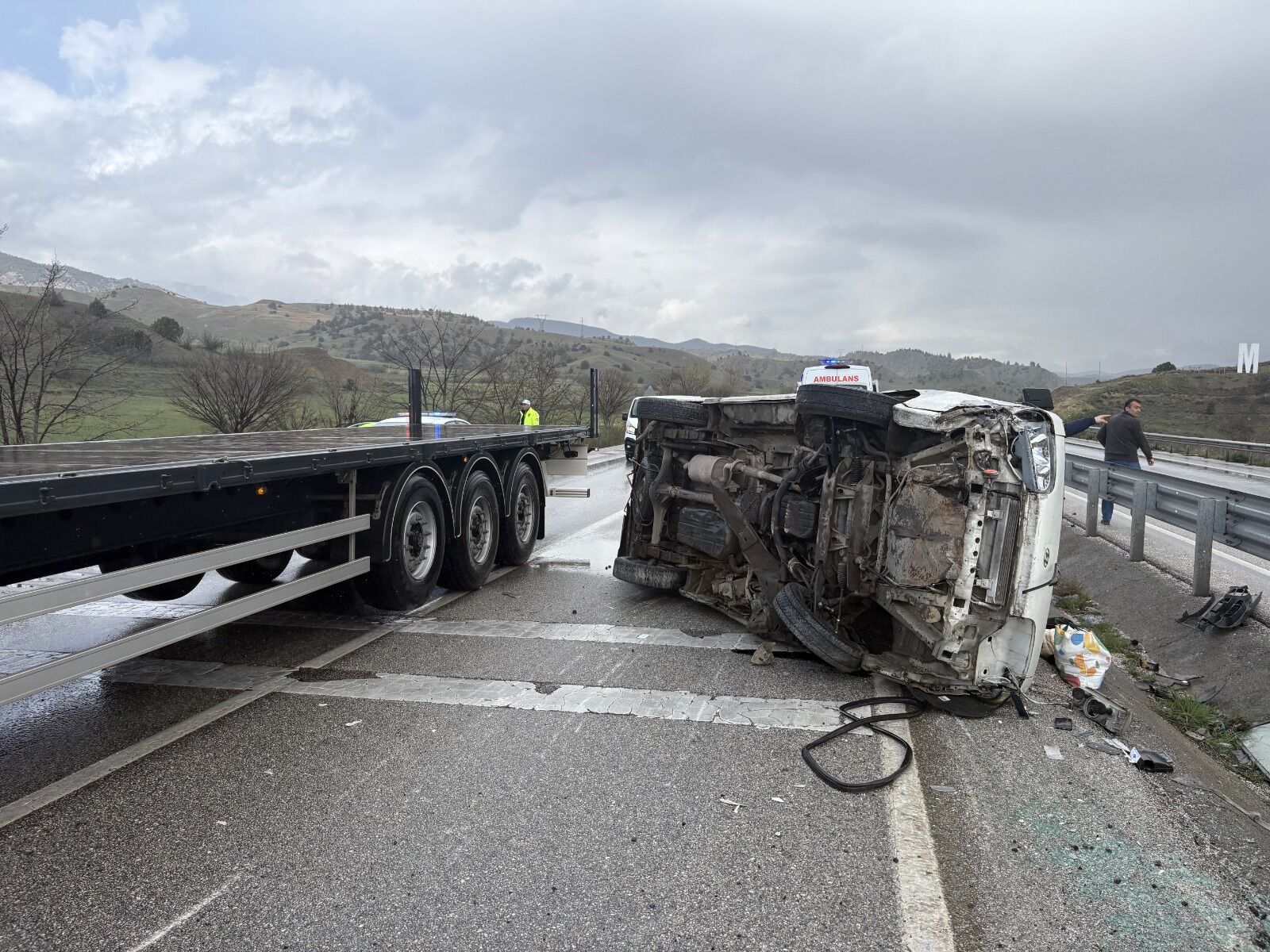 Minibüs Devrildi 1 Yaralı