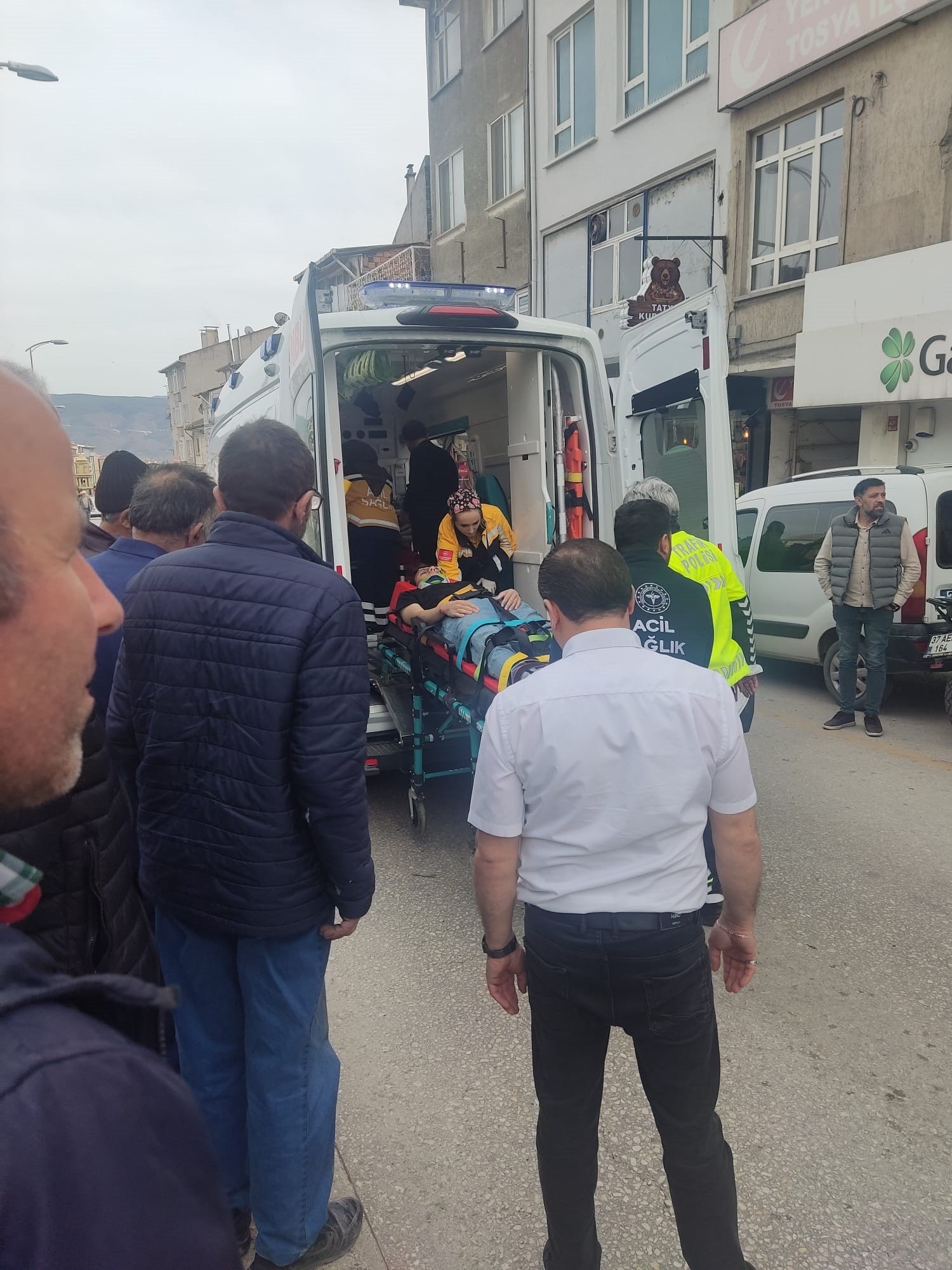 Motosiklet Otomobile Çarptı, Sürücü Yaralandı (2)