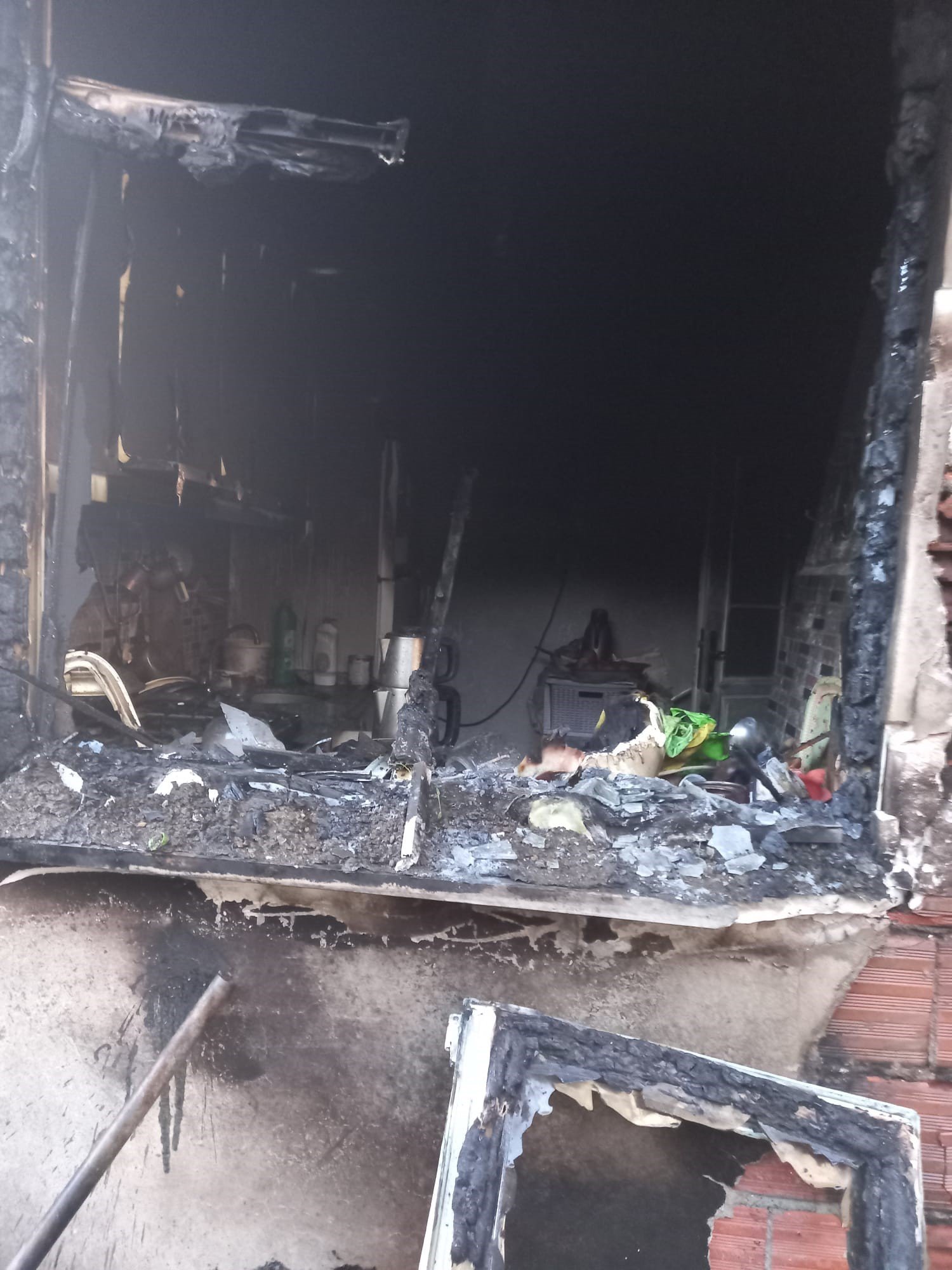 Mutfakta Yangın Çıktı! Ev Neredeyse Kül Oluyordu (1)