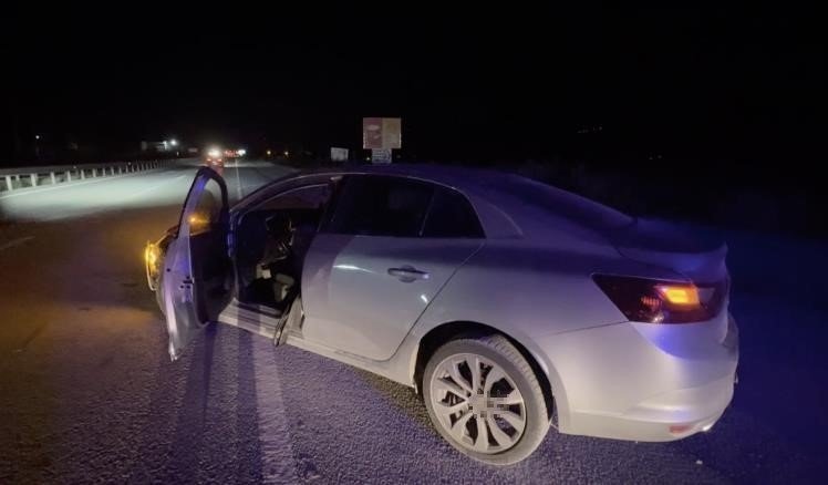 Otomobil Bariyerlere Çarptı 1’I Çocuk 3 Yaralı (2)