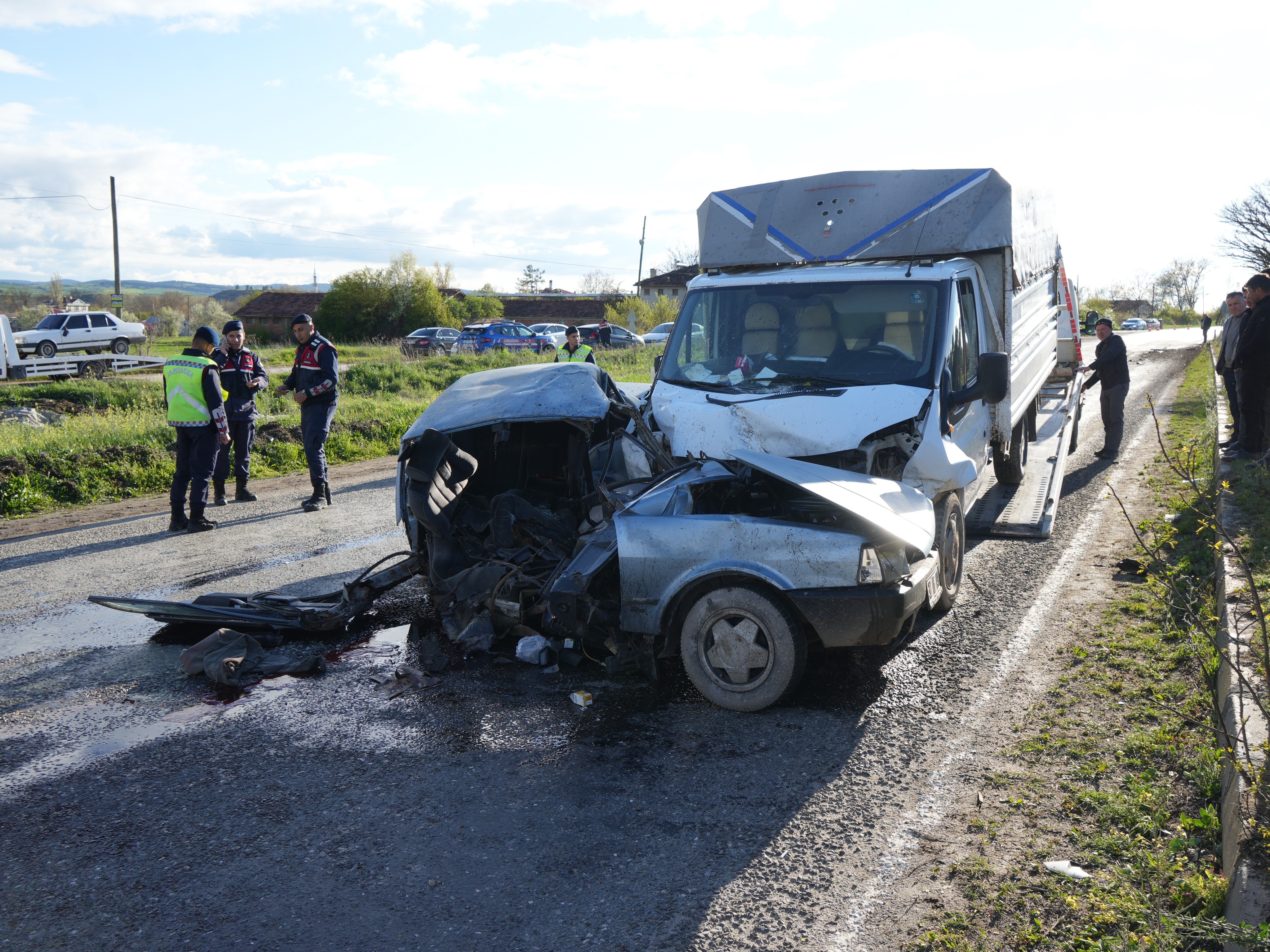 Otomobilin Ikiye Bölündüğü Kazanın Görüntüleri Ortaya Çıktı (2)