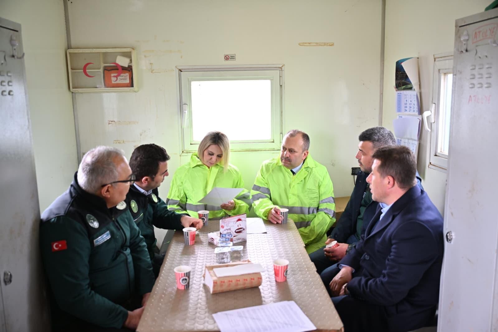 Uluay Ve Ekmekci Sarı Çizmeleri Giyip Sahaya Indi (2)