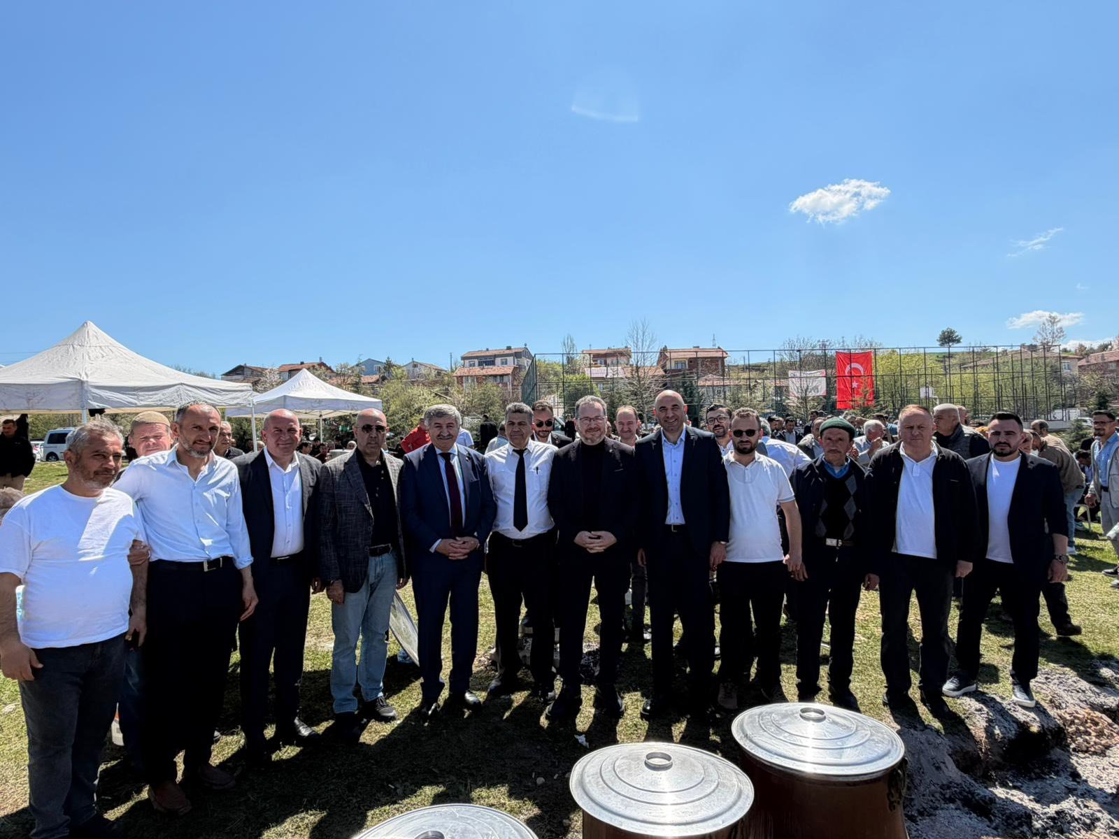 Yüzlerce Kişi Bolluk Aşı'nda Aynı Sofrayı Paylaştı (3)