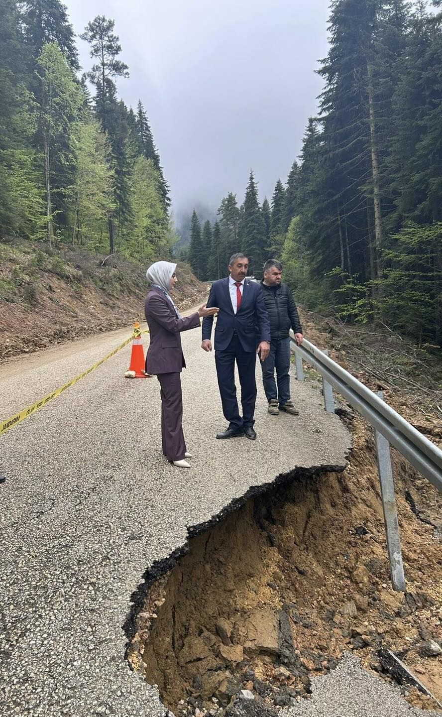 Ağlı’da Yol Çöktü, Ekipler Alarma Geçti (1)