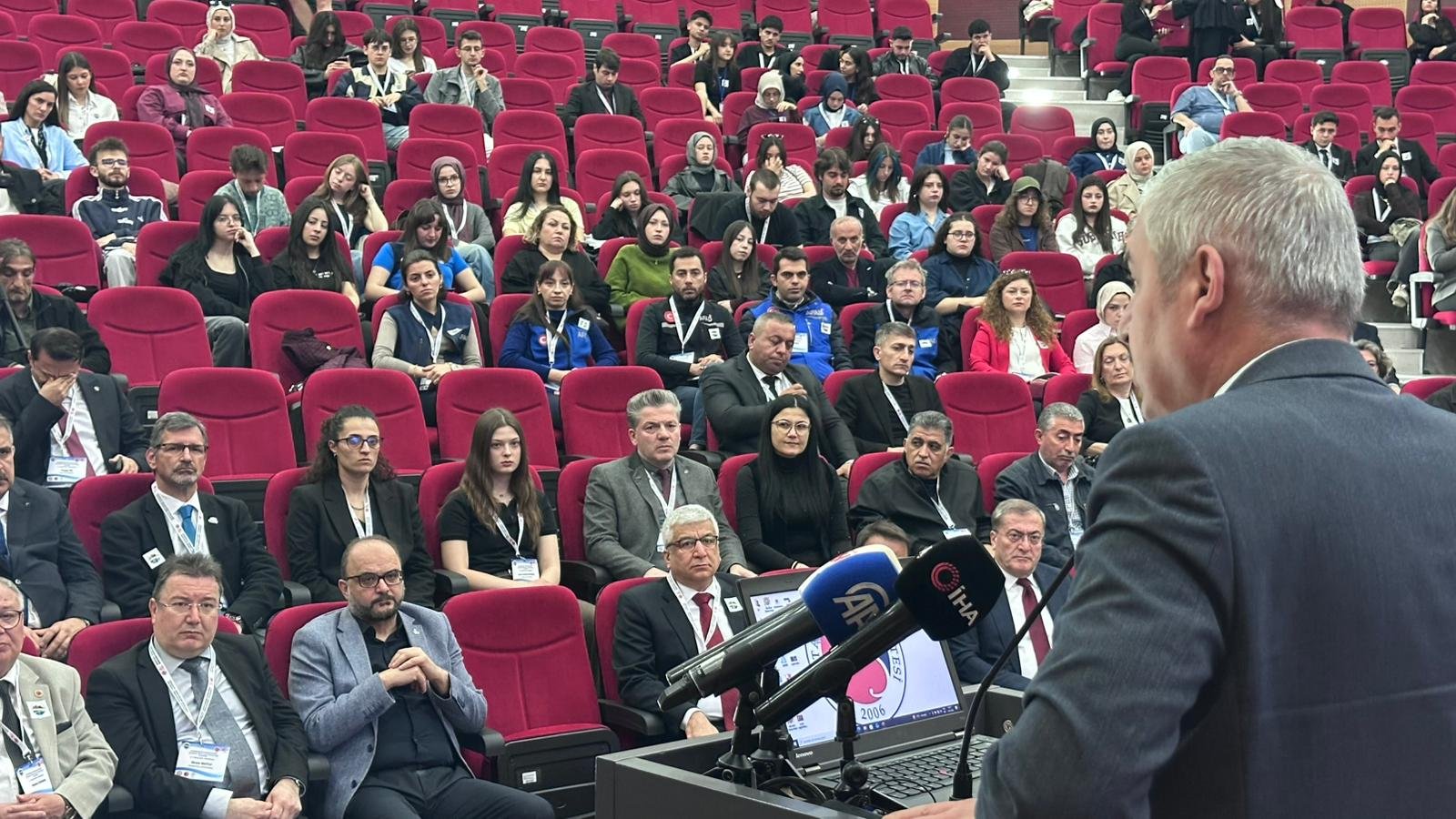 Baskan Dogan Unlu calistay