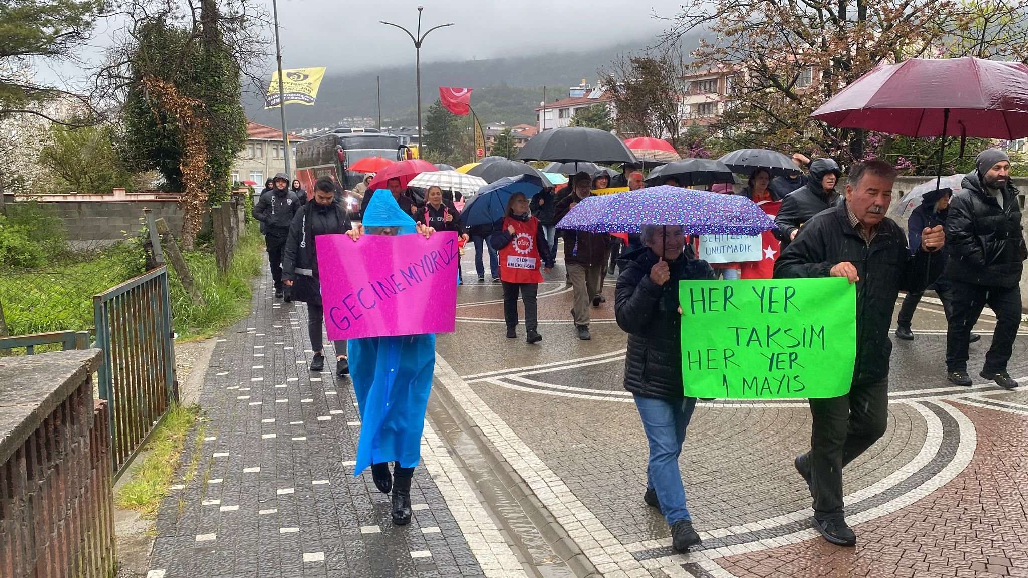 Cide'de 1 Mayıs Yöresel Müziklerle Kutlandı (2)