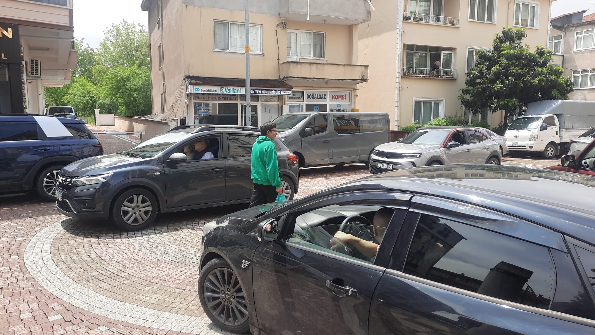 Cide’de Tarihi Kalabalık Trafik Kilitlendi (2)