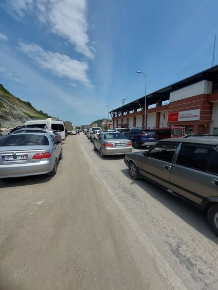 İnebolu’da Arefe Yoğunluğu Trafiği Kilitledi! (1)