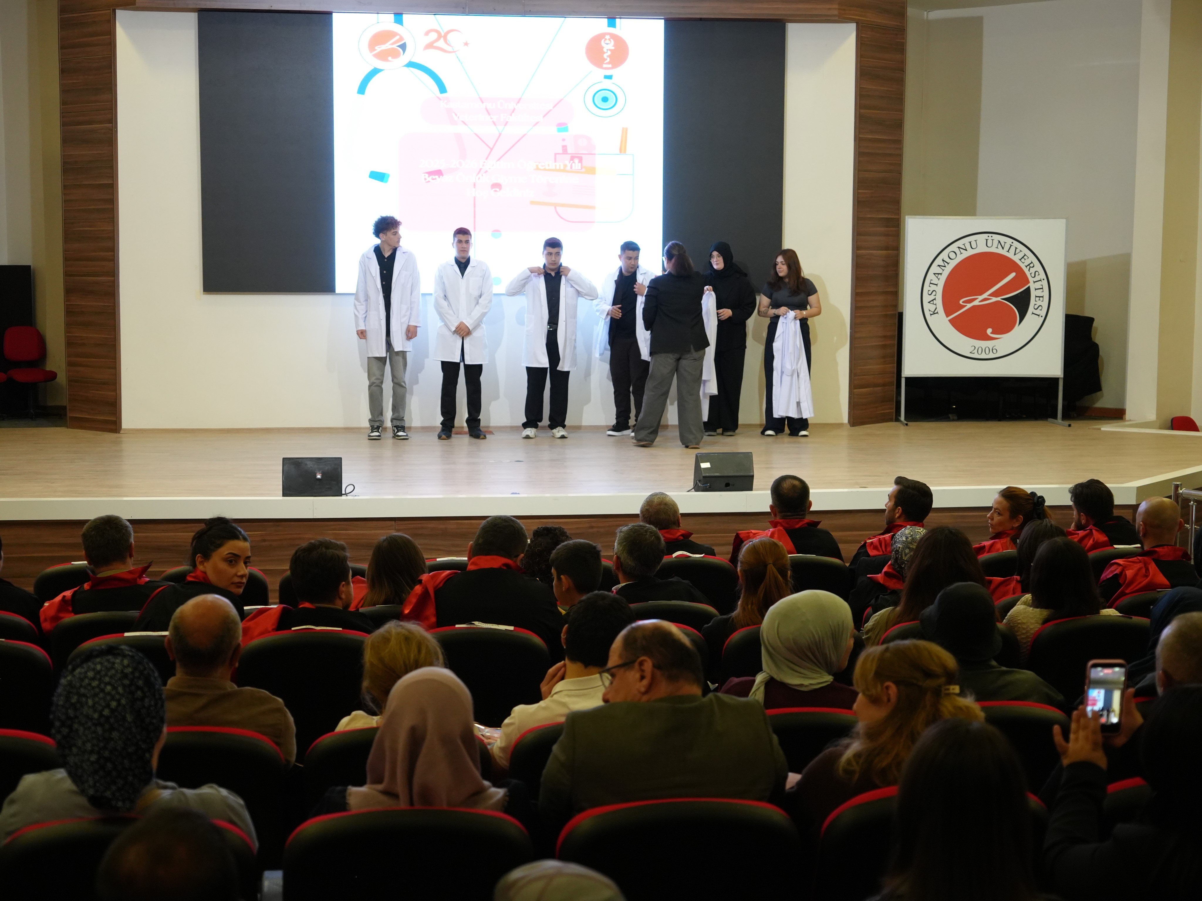 Kastamonu Üniversitesi Veteriner Fakültesi'nde Eğitim Gören 160 Öğrenci, Beyaz Önlüklerini Giyerek Mesleğe Ilk Adımı Attı (1)