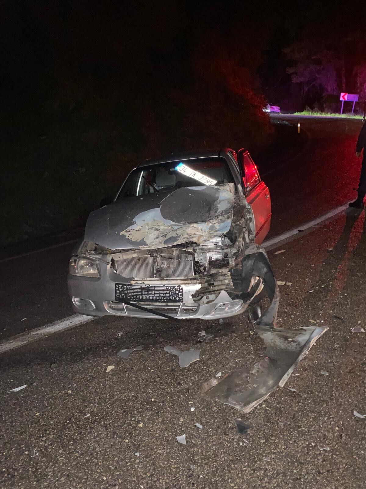 Kastamonu'da Çekiciye Otomobil Çarptı (2)