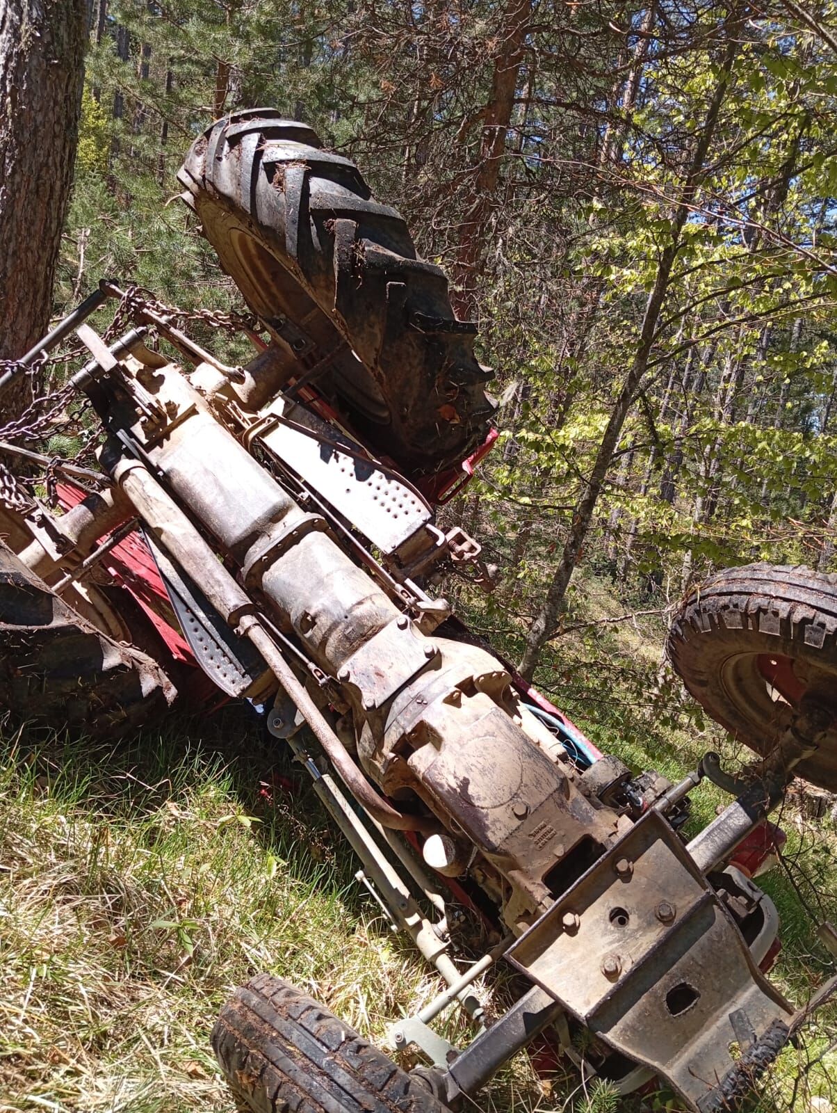 Kastamonu'da Devrilen Traktörün Altında Kalan Sürücü Yaralandı (1)