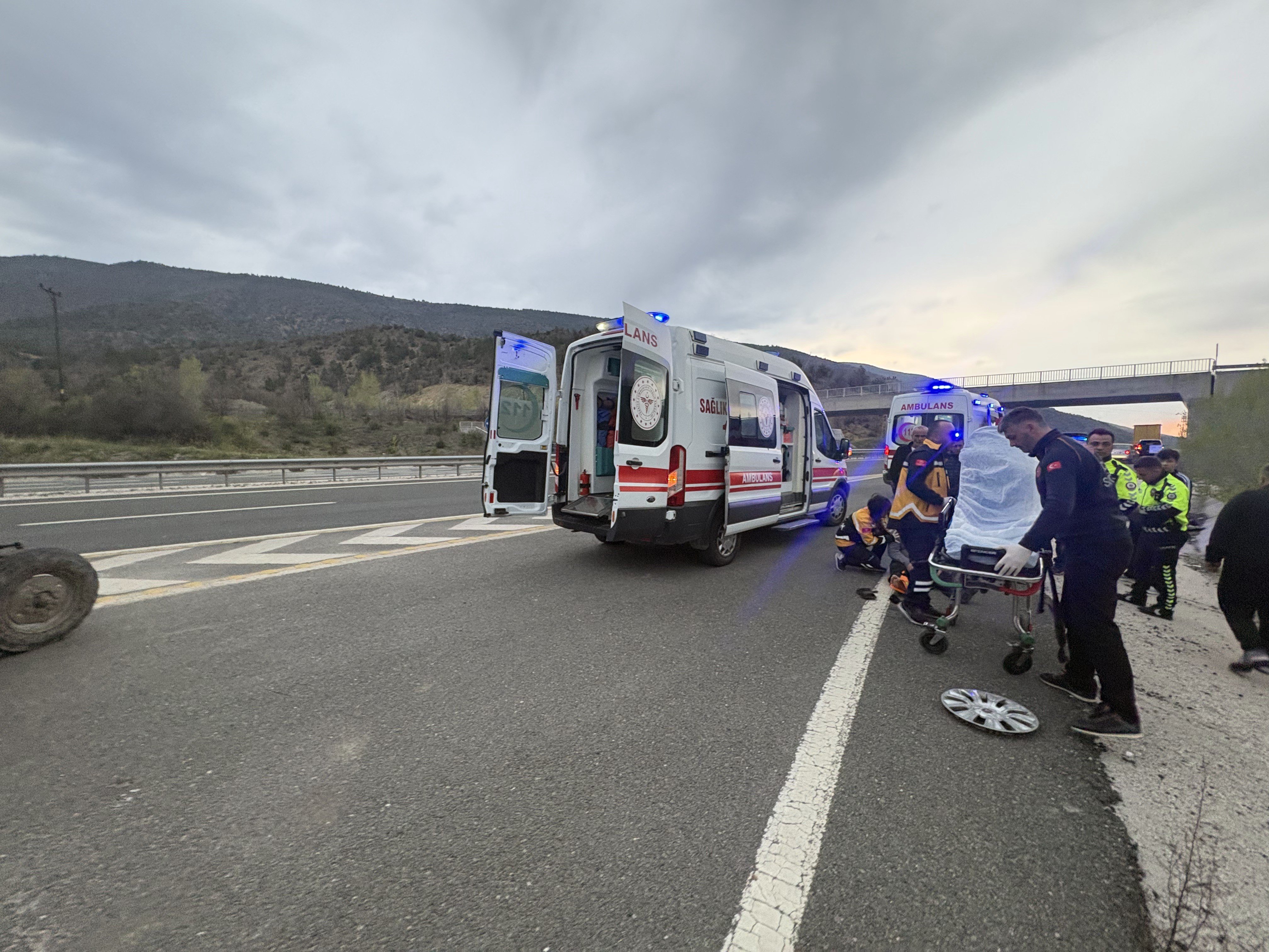 Kastamonu’da Kontrolden Çıkan Otomobil Kanala Düştü 4 Yaralı (1)