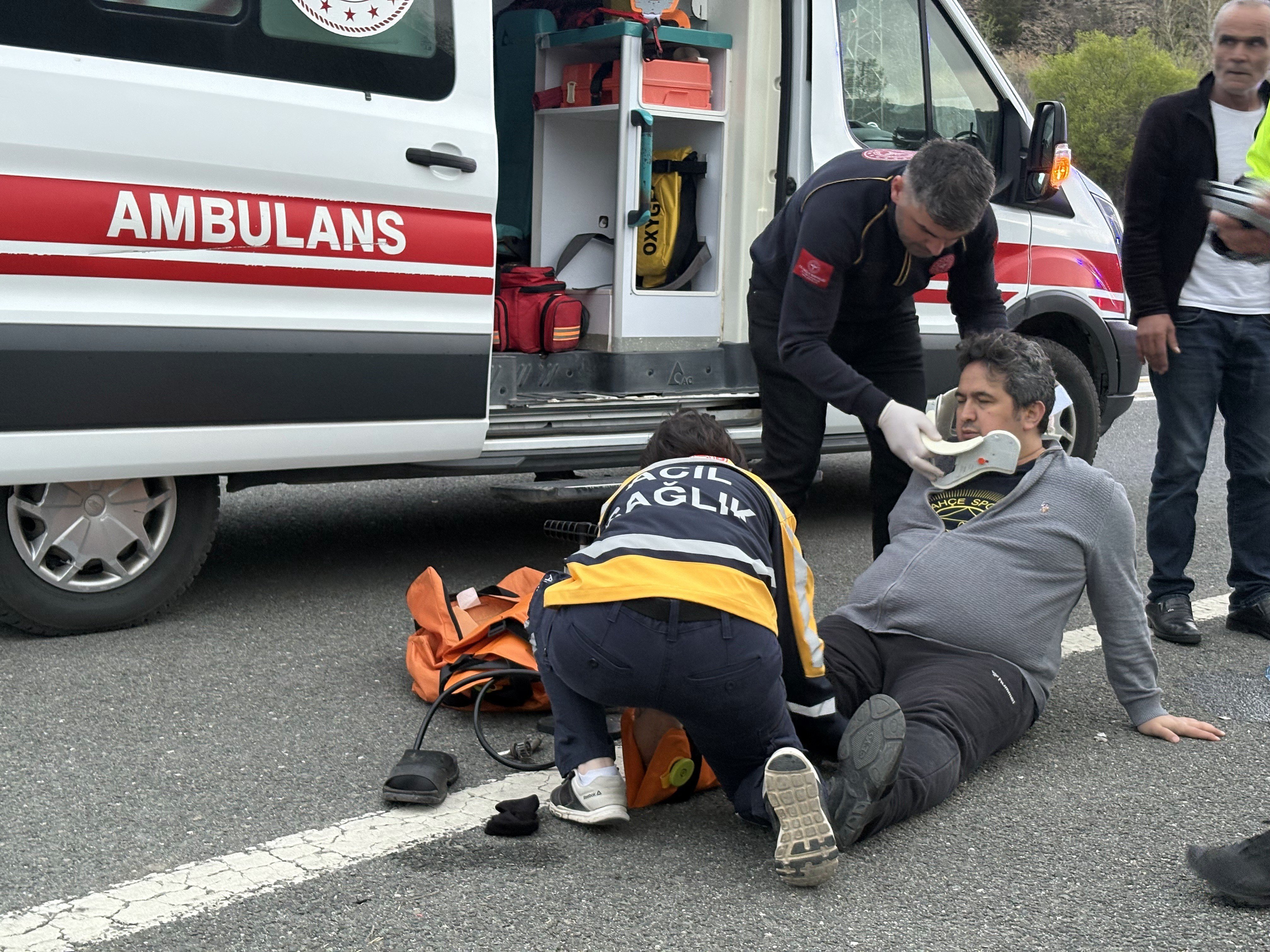 Kastamonu’da Kontrolden Çıkan Otomobil Kanala Düştü 4 Yaralı (3)