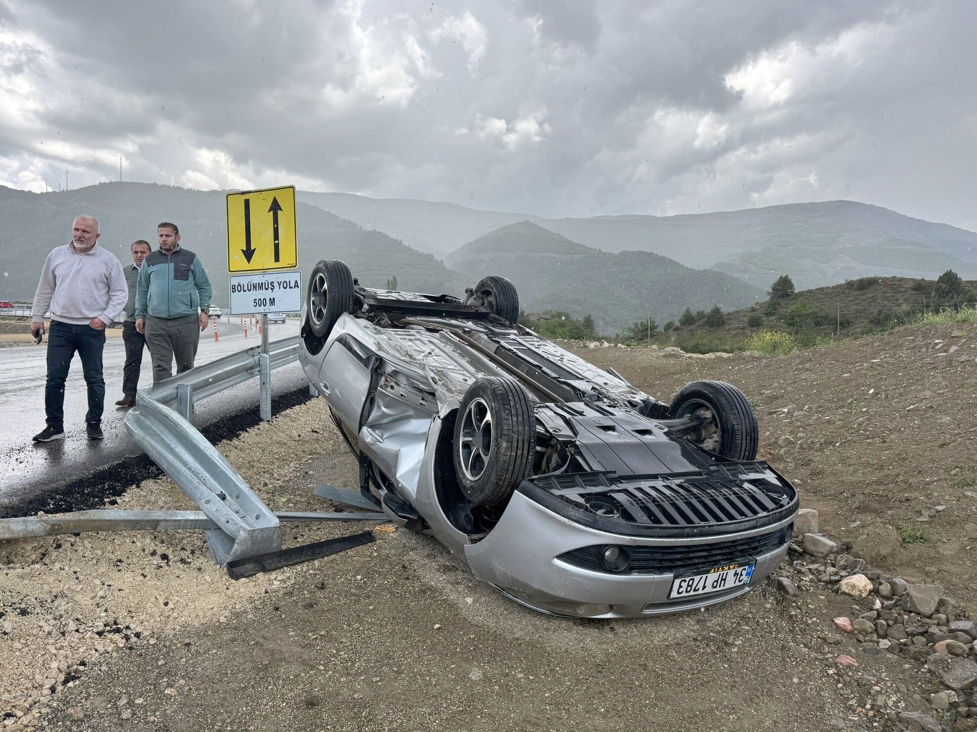 Kastamonu’da Su Birikintisine Giren Araç Takla Attı! (1)