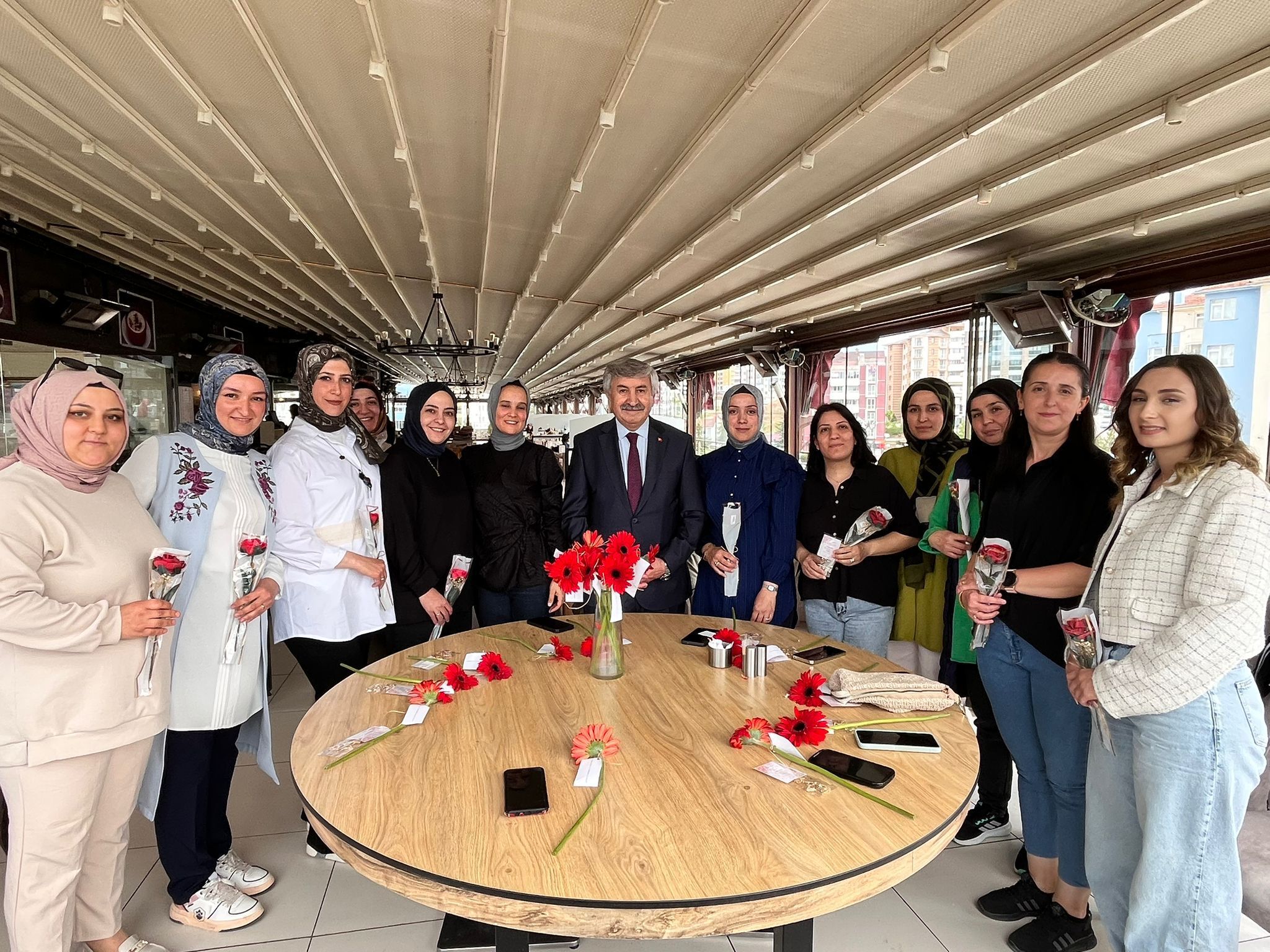 Kebeci’den Annelere Karanfil (3)