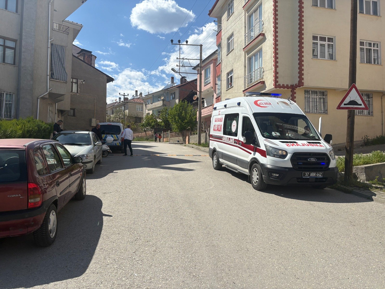Motosiklet Kaldırıma Carptı, Sürücü Hastanelik Oldu (1)