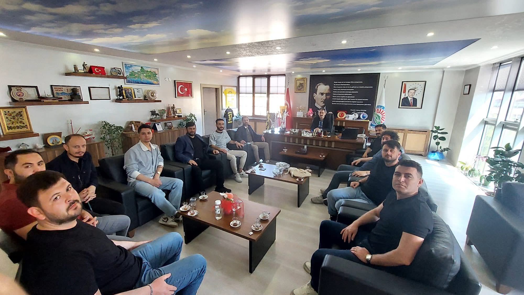 Şampiyon Takımdan Başkan Demir’e Ziyaret (2)