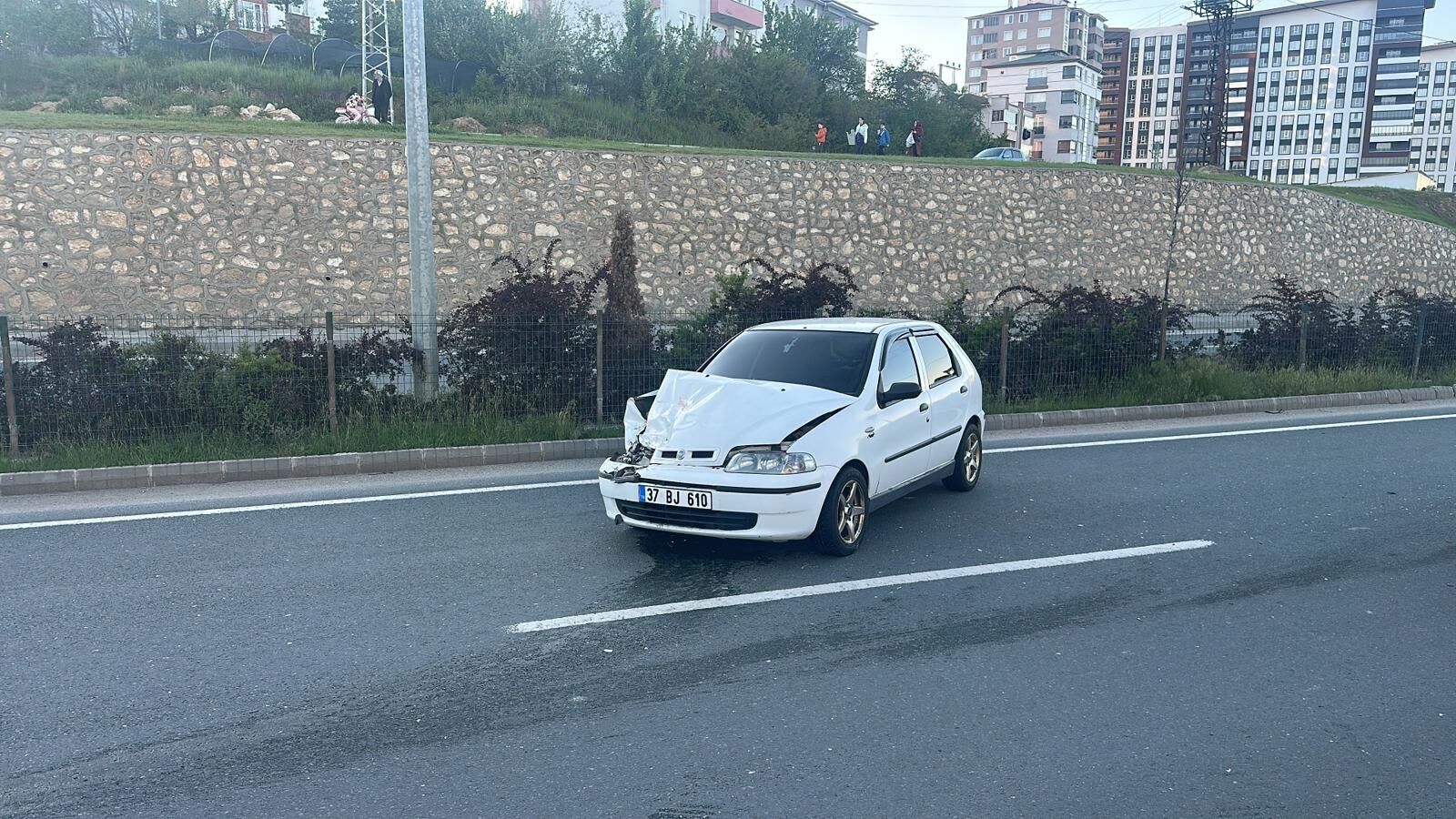 Sunta Kavsagında Otomobil Tankere Carptı (2)