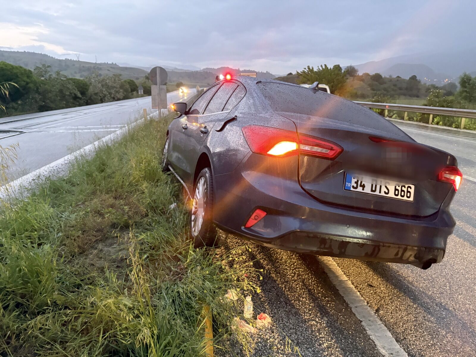 Tekeri Kopan Arac Refuja Carptı (2)