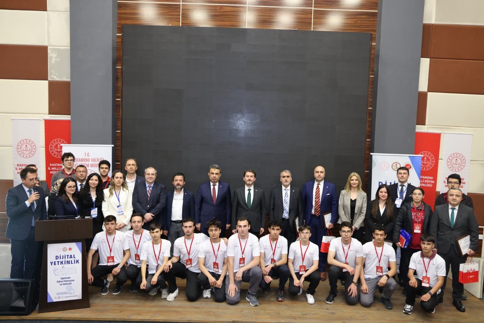 Yeği̇tek Genel Müdürü Canlı Yapay Zeka Öğretmenlerin Yerini Almayacak Ama Rolleri Değişecek (4)