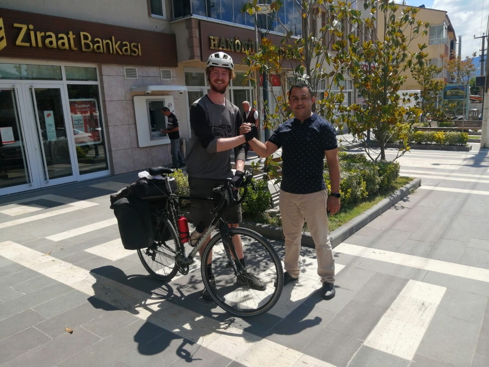 Ayrılık Acısını Pedal Çevirerek Dindiriyor (2)