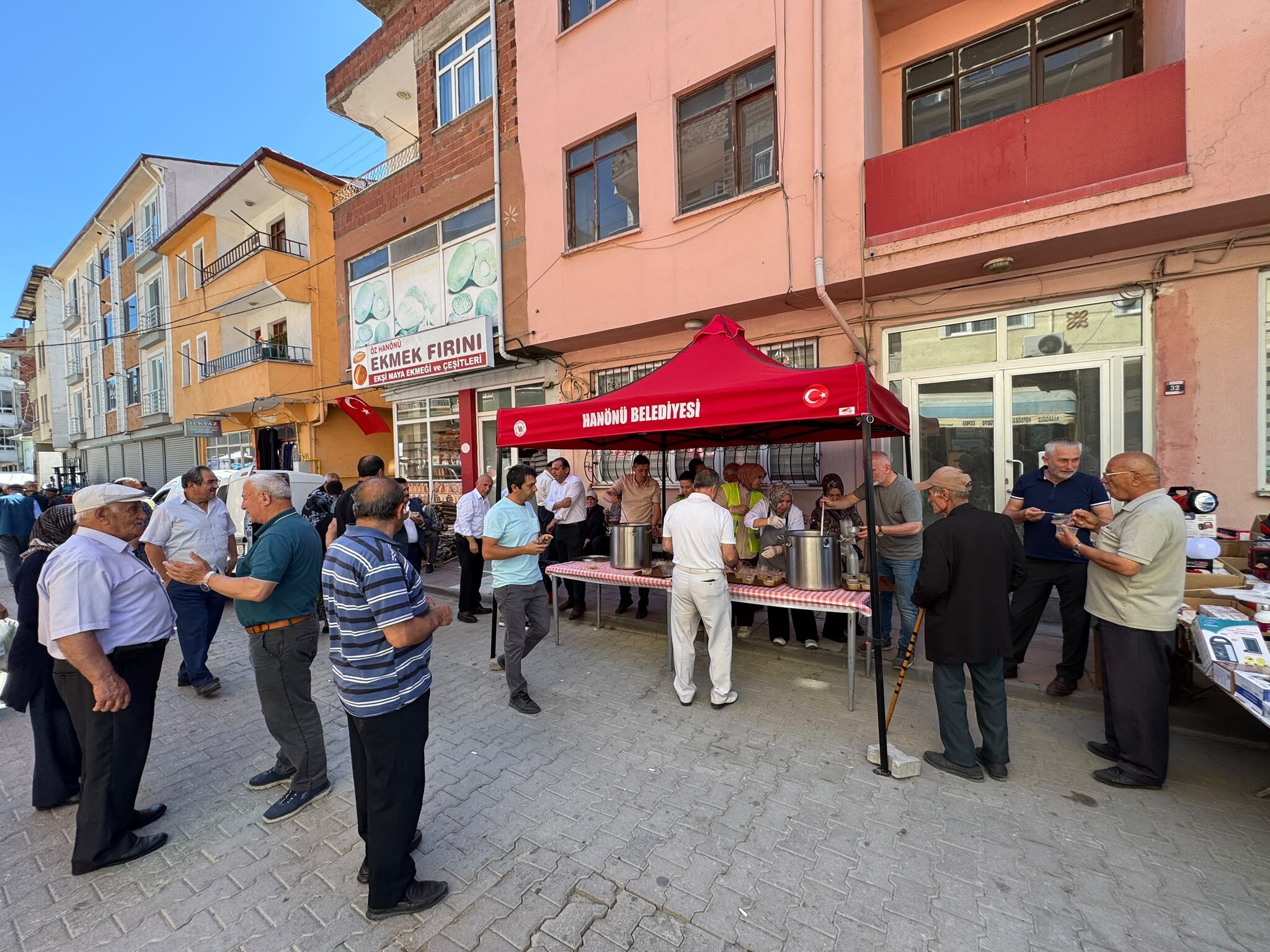 Belediye Başkanı Yamalı’dan Vatandaşa Aşure Ikramı (3)