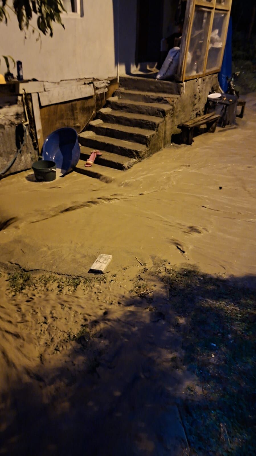 Cide'de Yağmur Sele Döndü Evleri Su Bastı (2)
